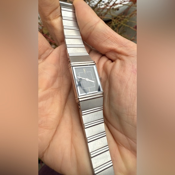 Vintage Yves Saint Laurent (YSL) Quartz Watch
Reference Number: 2200-221362 - Picture 12 of 13
